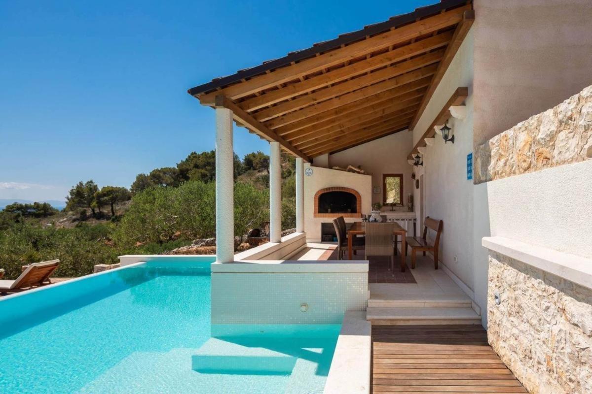 Vakantiehuis House With A Swimming Pool Sveta Nedilja, Hvar - 22136 Jelsa (Hvar)